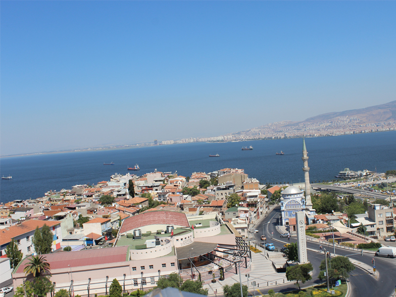 Yurttan görülen İzmir ve körfez manzarası
